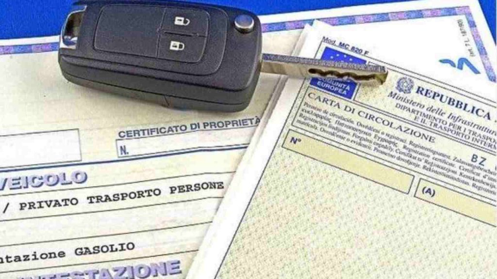 Posto di blocco, patente, libretto e assicurazione non ti bastano più: devi avere anche questa cosa a pagamento | La nuva legge