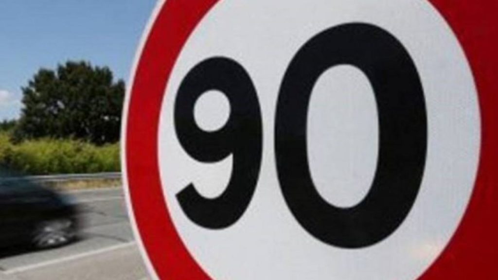 Superstrade, il limite scende a 90km/h: la patente ti finisce nel secchio