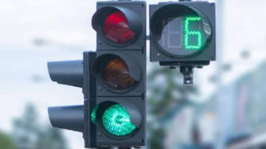 Semaforo, ecco il colore blu: è tutto vero | Serve proprio a questo