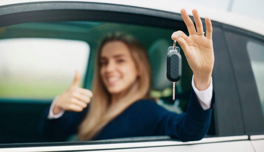 Patente, scatta la legge a 16 anni: si può guidare l’auto