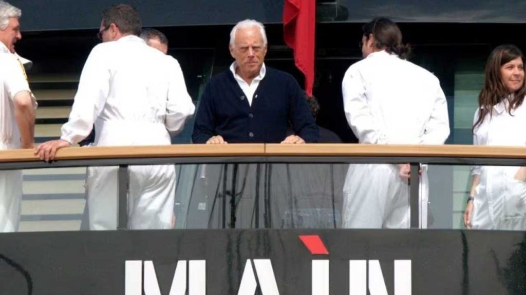 Giorgio Armani, alla sua età ecco la nuova fiamma: paga sempre lui