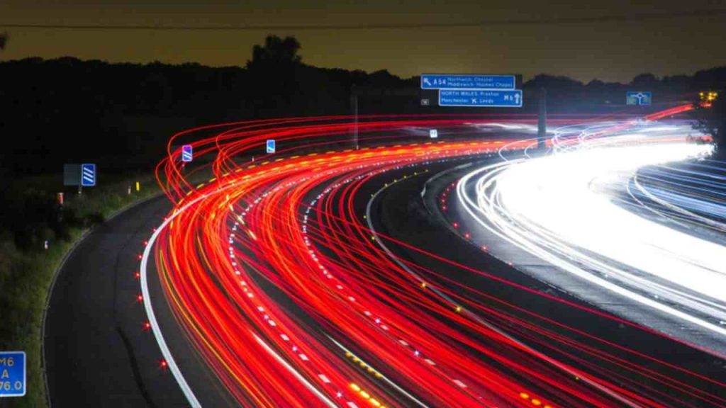 Autostrade, finalmente diventa gratis: addio soldi per l’odiata “tassa automobilistica”