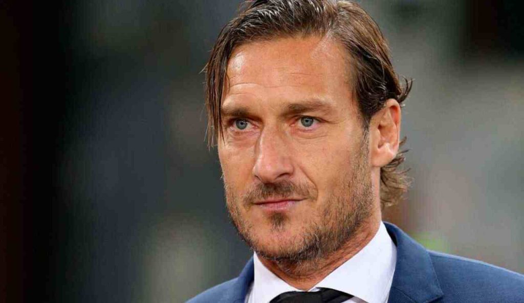 Francesco Totti, dopo Ilary si scorda anche di Noemi Bocchi: da ora ama solo lei | Paga sempre tutto lui