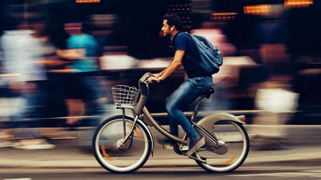 Biciclette, arriva la legge: non puoi più circolare così | Ciclisti sconvolti