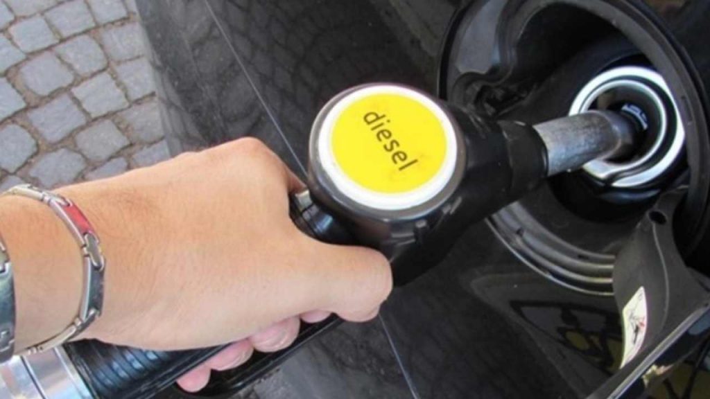 Nuovo blocco, arriva lo stop diesel e benzina: ecco la data chiave