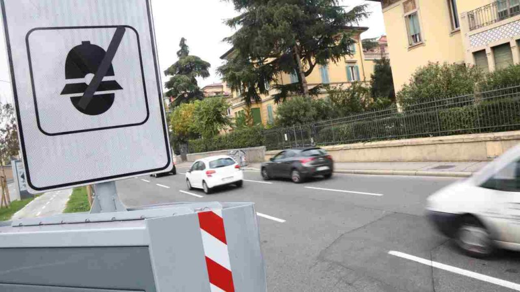 Autovelox, è tutto falso quello che vi hanno detto: la multa va annullata