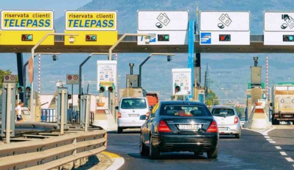 Telepass, non passarlo mai su un’altra auto: ti rovinano la vita 