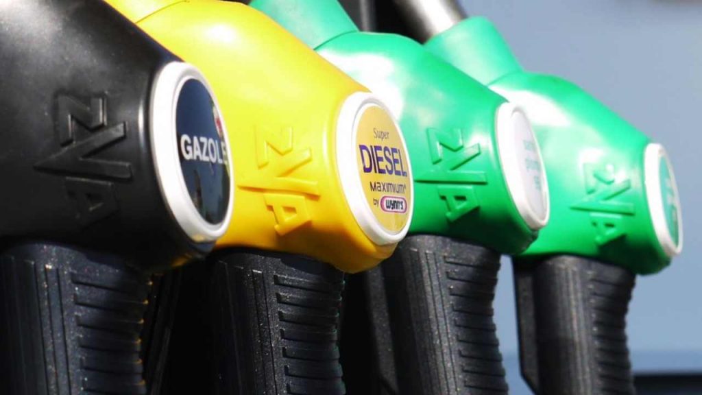 Caro carburanti, con 30€ risolvi tutto: ecco il trucco pauroso