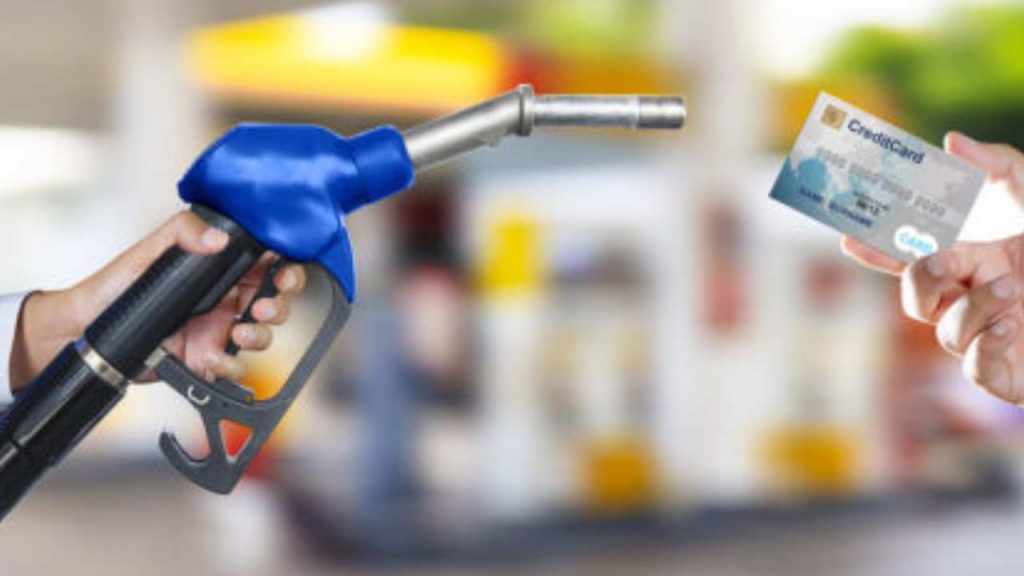 Benzina, se paghi con la carta non ti scordare questo: becchi la multa immediata