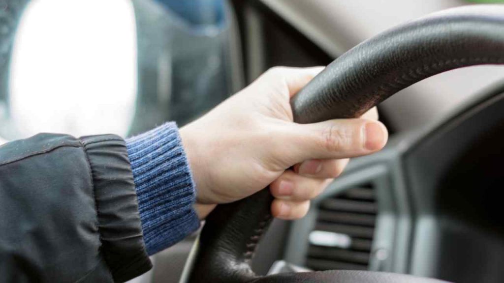 Posto di blocco, da oggi controllano come ti comporti: rischi un multone