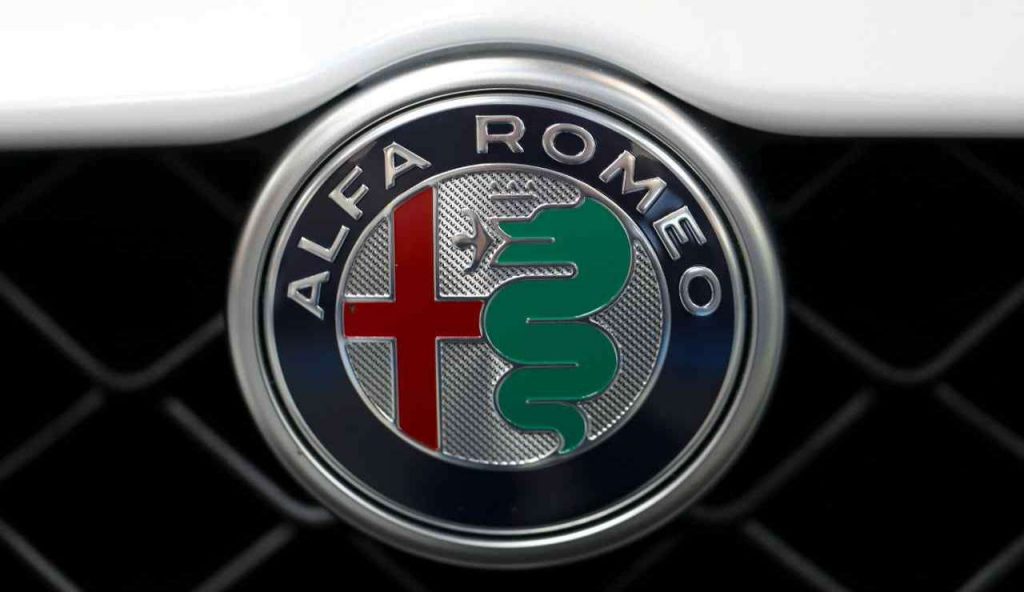 Alfa Romeo, ecco il nuovo mini suv: il suo nome lo scegli tu 