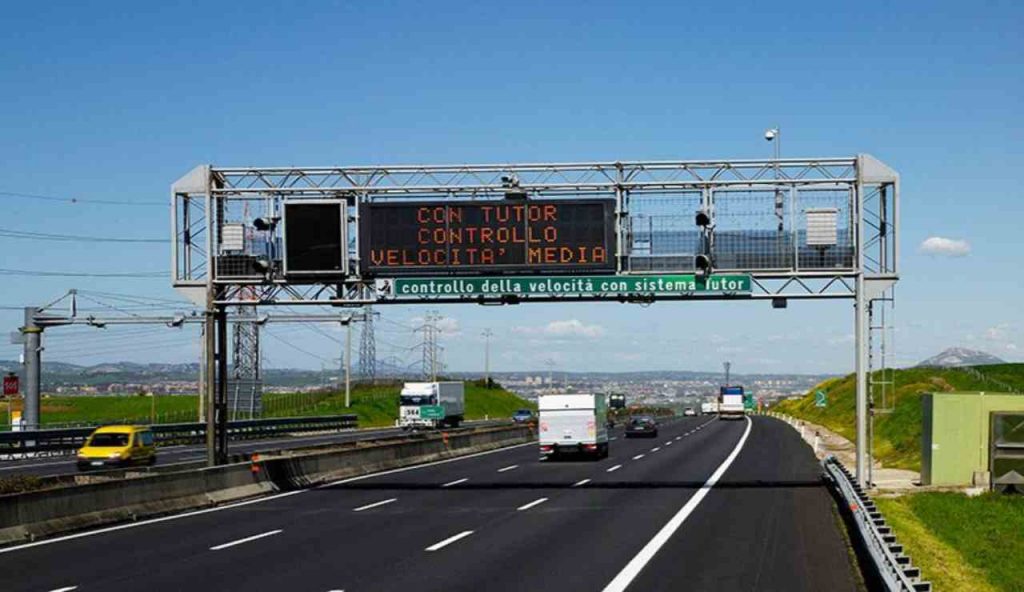 Autostrade, il limite ormai è deciso: si passa a questa velocità | Se ti beccano sei rovinato 