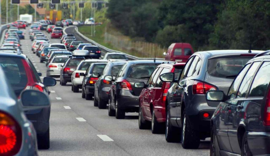 Rinnovo patenti, divieto di guidare dopo i 68 anni I La mazzata sulla testa degli italiani