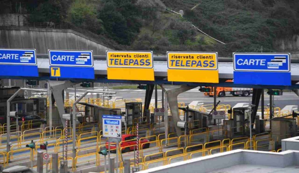 Telepass, finalmente non dovremo più pagarlo: arriva la svolta