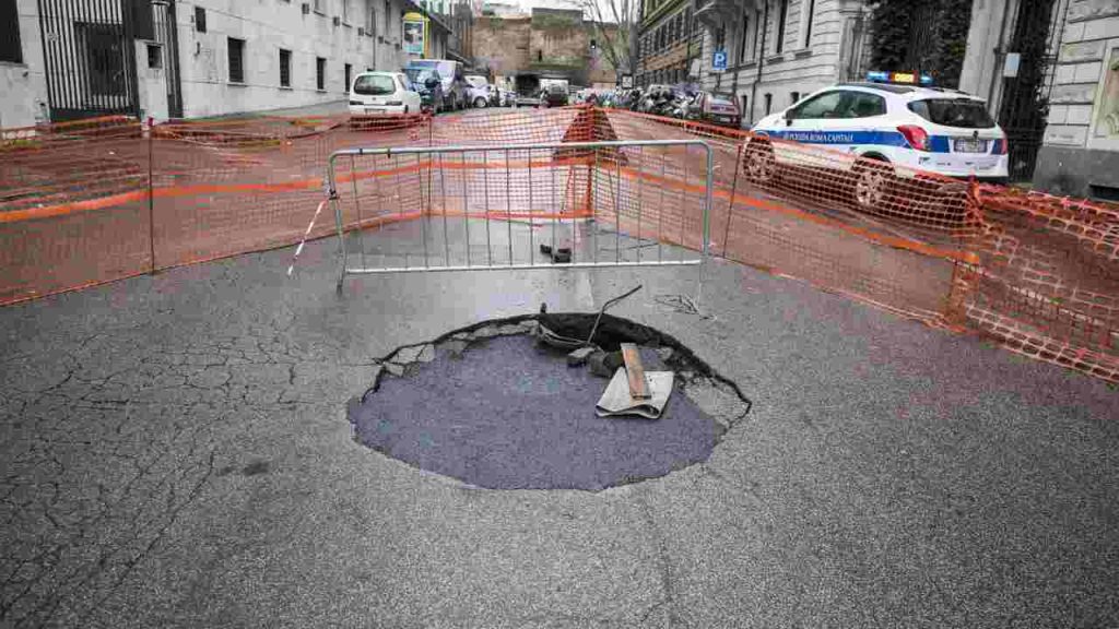 Buche sulle strade, un milione di euro di risarcimenti ai cittadini I È corsa a prendere i soldi