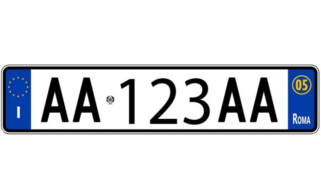 Codice della strada, 500€ di multa se hai questa targa: la stanno facendo a tutti