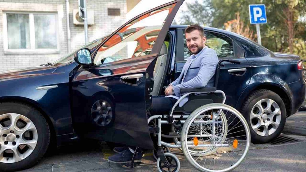 Disabili in auto, ecco come avere il contrassegno: la domanda devi farla così