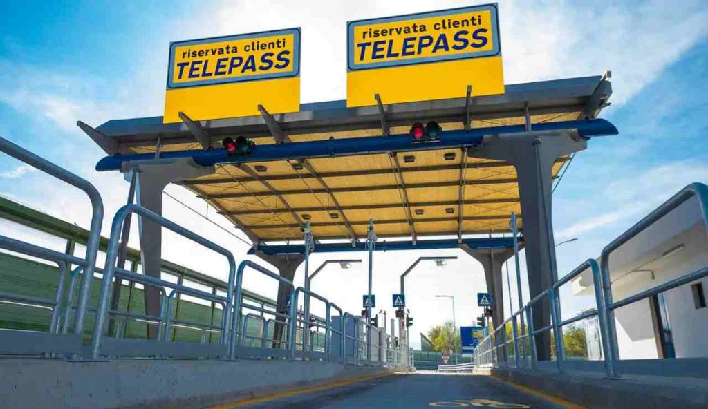 Telepass, da oggi arrivano le multe a tutti: controlla se hai fatto questa cosa