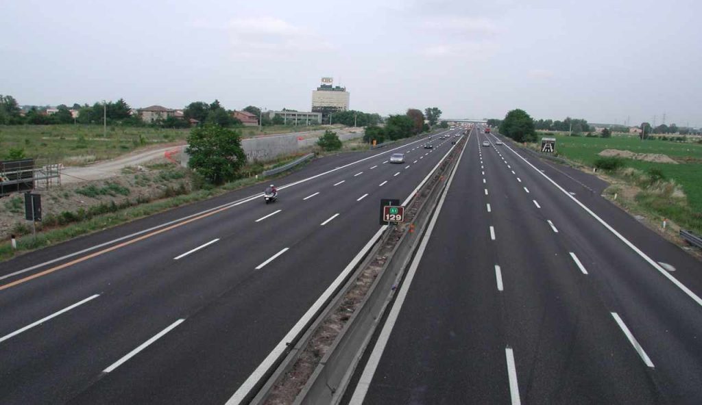 Viaggiare quasi gratis in autostrada: i trucchi sorprendenti, gioia di risparmio