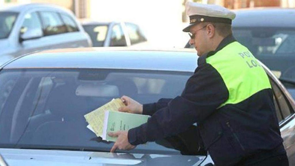 Da oggi è obbligatorio averlo in macchina: non lo sapeva nessuno | Automobilisti disperati