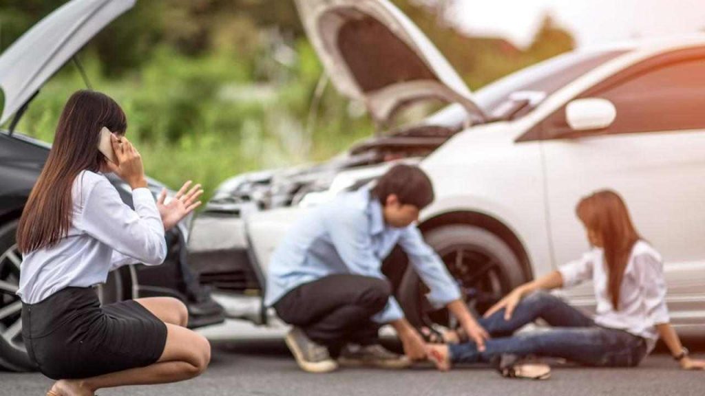 Incidente, questa posizione ti salva la vita: ricordati sempre di metterti così