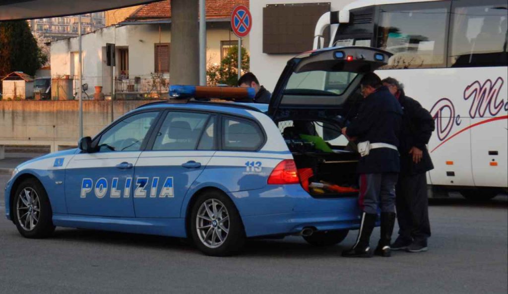 Posto di blocco, devi avere questo foglio con te da oggi: senza sei rovinato