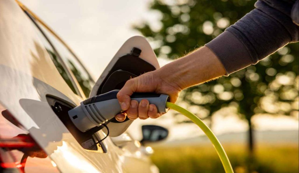 Ricarica auto elettriche, ecco la soluzione definitiva | Risparmio straordinario grazie alla tecnologia