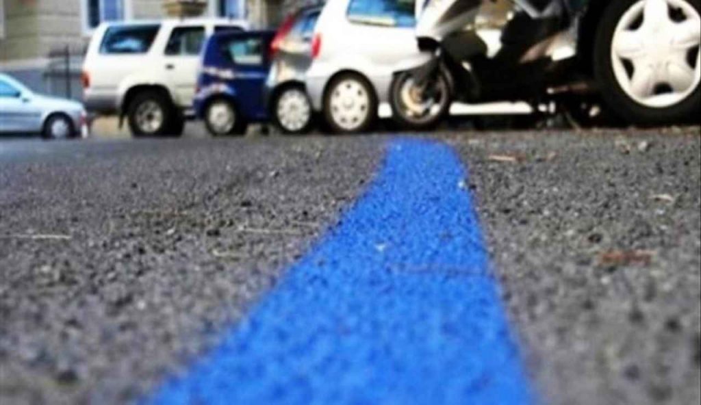 Aumento strisce blu, ecco la città più colpita: costeranno tantissimo