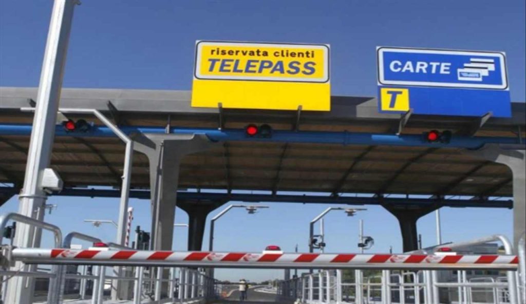 Telepass, se la sbarra non si alza non fare mai quest’errore: ti costerebbe carissimo