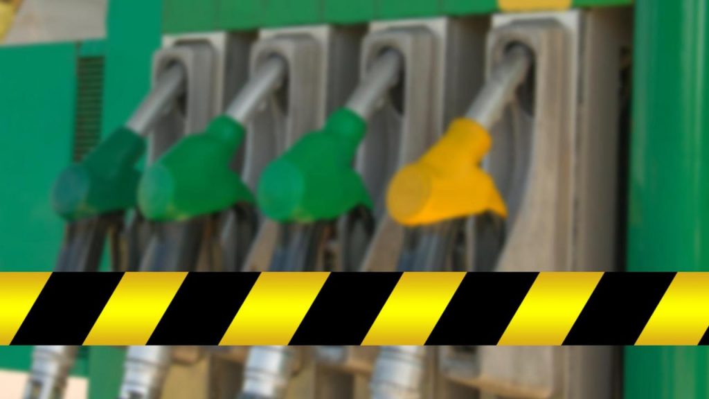 Divieti di circolazione, stop delle Euro 5 benzina: la data è vicina I Italiani infuriati: auto ancora nuove