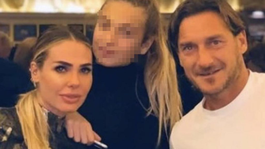 Francesco Totti, il mistero della foto della figlia Chanel I Un nuovo arrivo in famiglia?