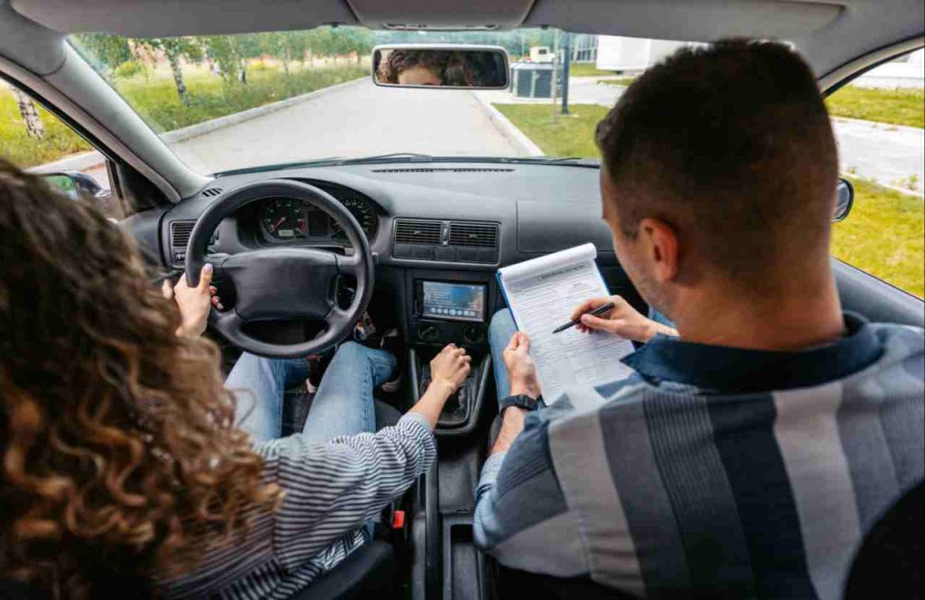 Esame patenti, la norma non cambia: basterà farlo una volta soltanto | Gli automobilisti tirano un sospiro di sollievo