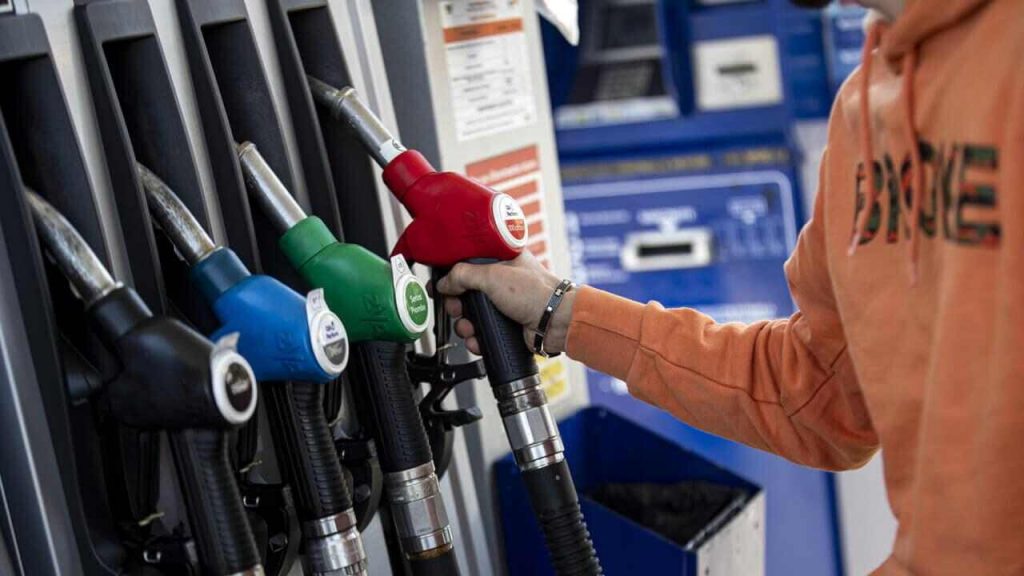 Caro carburanti, arriva il bonus e la paghi meno I Una boccata d’ossigeno per gli automobilisti