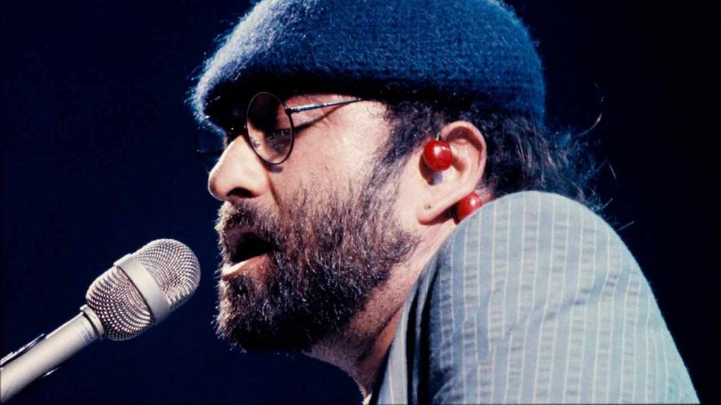 Lucio Dalla, sul futuro dell’auto il cantante aveva previsto tutto I Sentire oggi le sue parole fa impressione