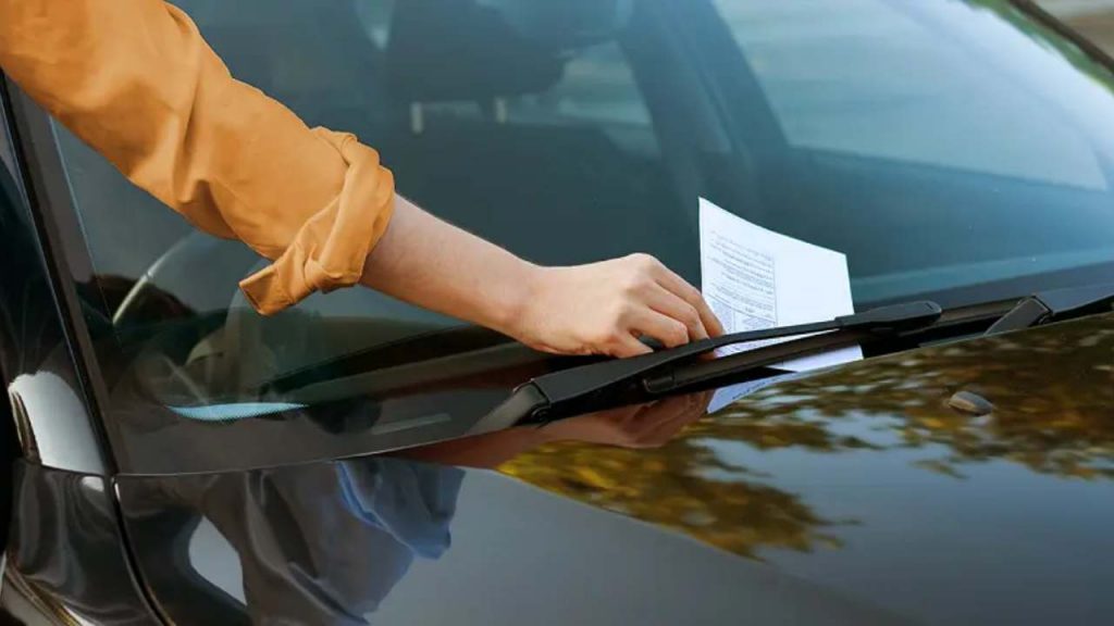 Parcheggi, se la metti qui raddoppiano le multe I Ti tolgono veramente tutto