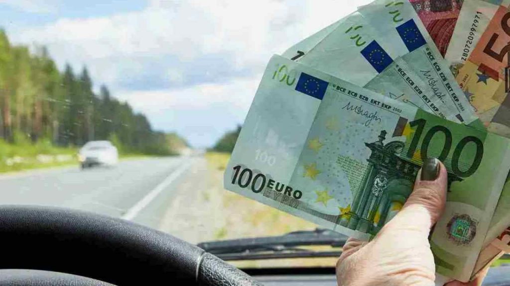 Trucchi auto, spendi adesso 6€ e risaprmi dopo 100€ di multa I Lo devi fare subito