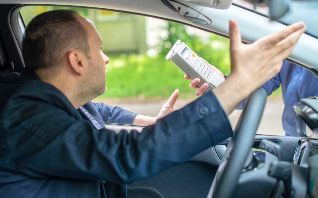 Nuovo Codice della Strada, divieto assoluto di bere alcolici I Non accendi nemmeno il motore