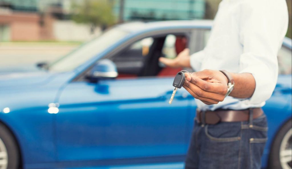 Auto intestata, da oggi la puoi guidare solo tu: se trovano un’altra persona sei nel disastro | La legge parte subito