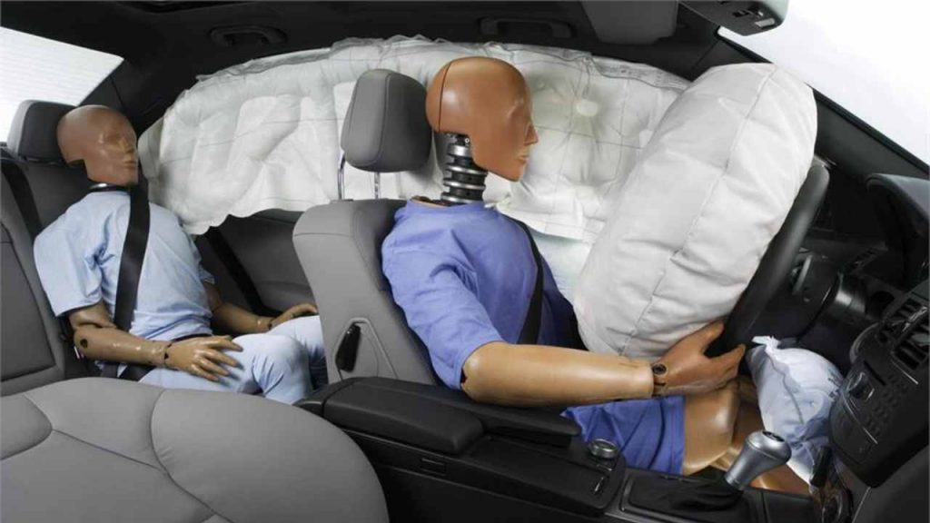 Sicurezza, richiamo in vista per milioni di automobili I Difetti agli airbag: rischio mortale in caso di incidente