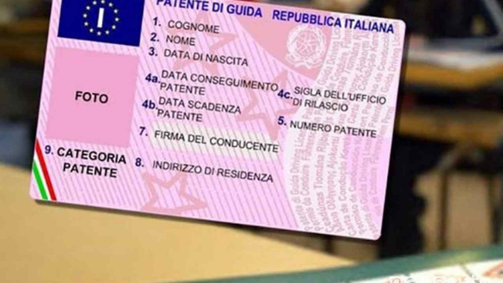 Patenti, il rinnovo è più complicato adesso: questi nuovi requisiti sono impossibili I La strappano a tutti