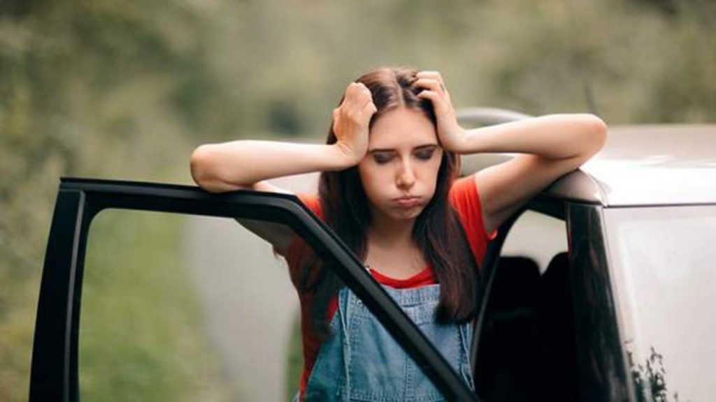 Auto, il nuovo foglio obbligatorio manda nel panico gli automobilisti I Pochissimi sanno che è un obbligo