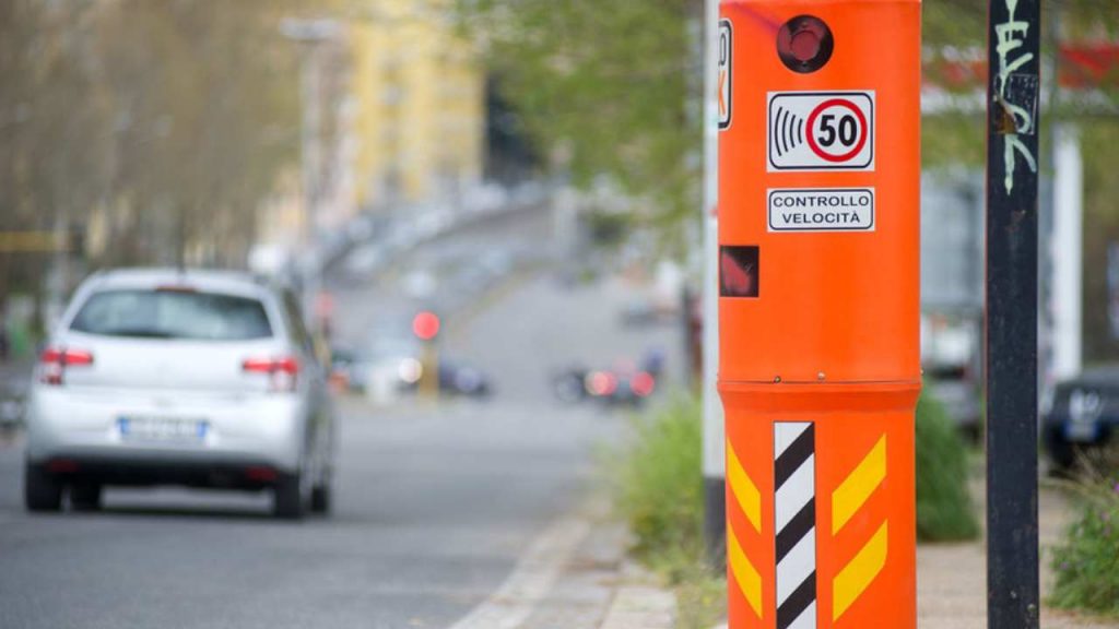 Tutor, il trucco degli automobilisti più astuti per non attivarli I Devi mettere l’auto in questa posizione