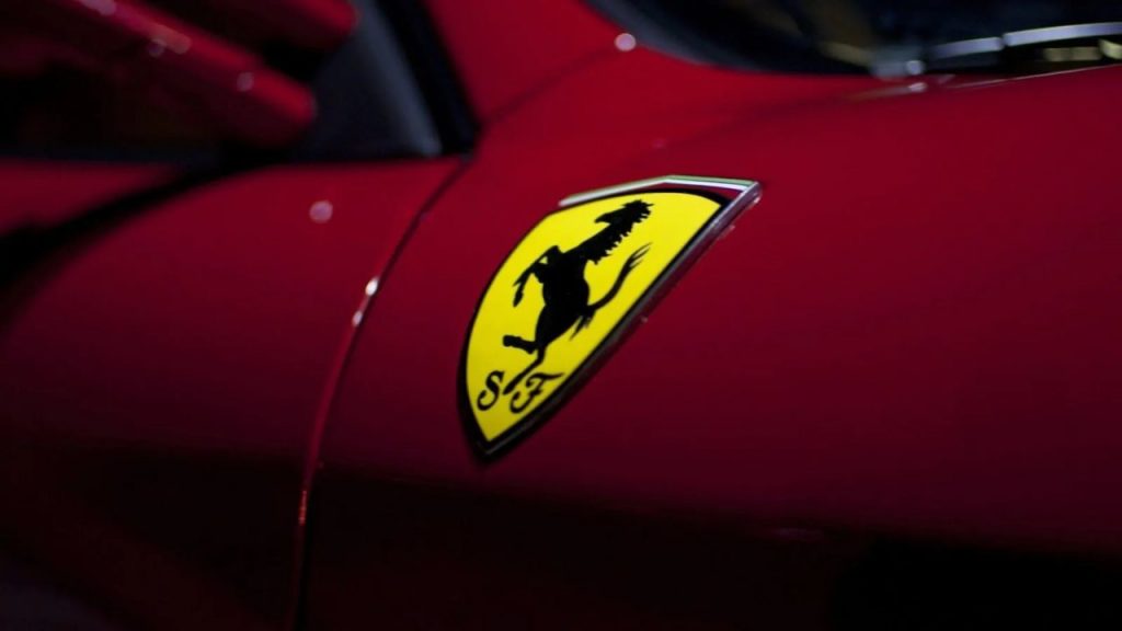 Ferrari, lancia una nuova calmorosa supercar e strizza l’occhio al passato I È il sogno degli appassionati