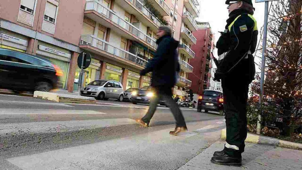 16 punti in meno sulla patente: quando vedi questa cosa frena immediatamente | paghi anche 600€ di multa