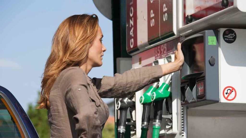 Caro carburante, se elimini questo dispositivo, risparmi fino al 30% dei consumi I Lo sanno solo i meccanici