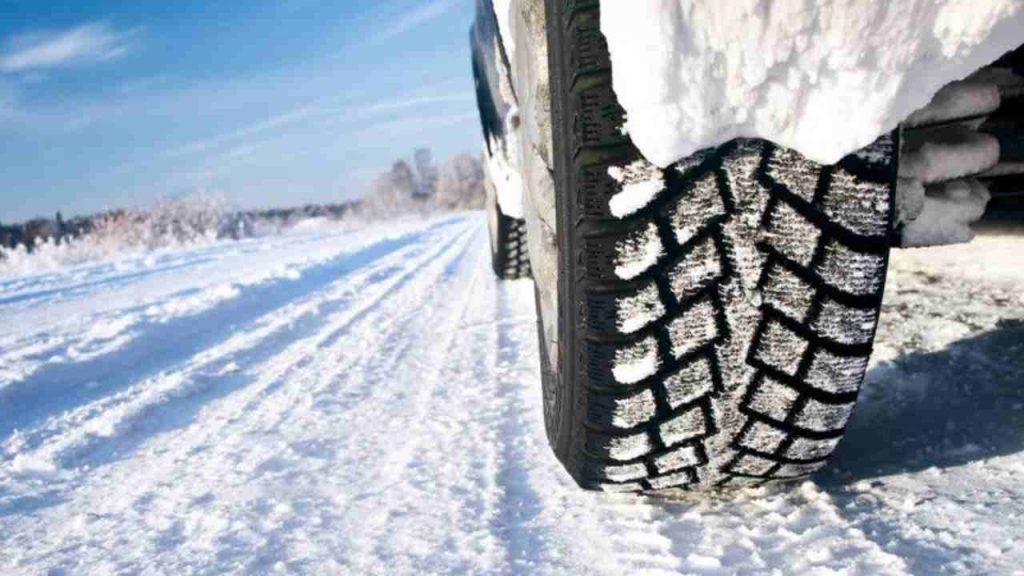 Catene invernali, non dovrai più averle nel bagagliaio I L’invenzione Hyundai cambia tutto