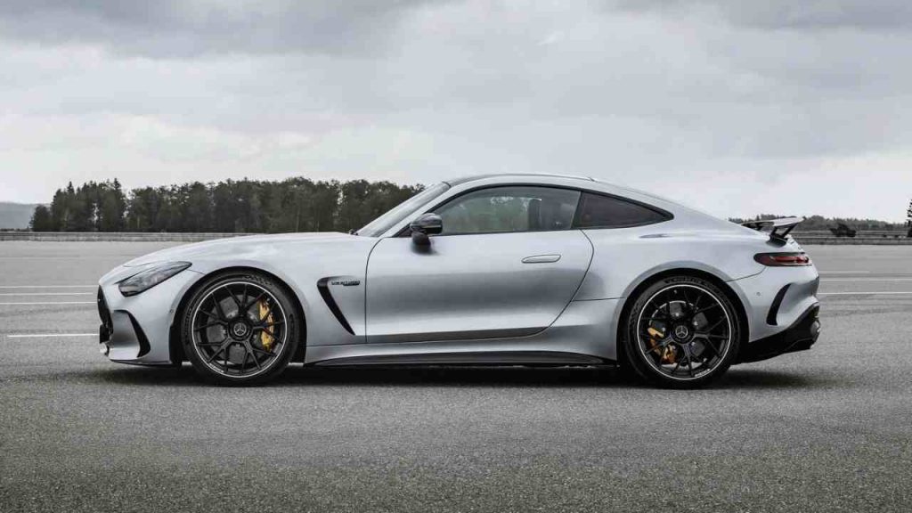 Mercedes Amg GT, l’ultimo restyling arriva sul mercato: dal design al motore, tutte le novità