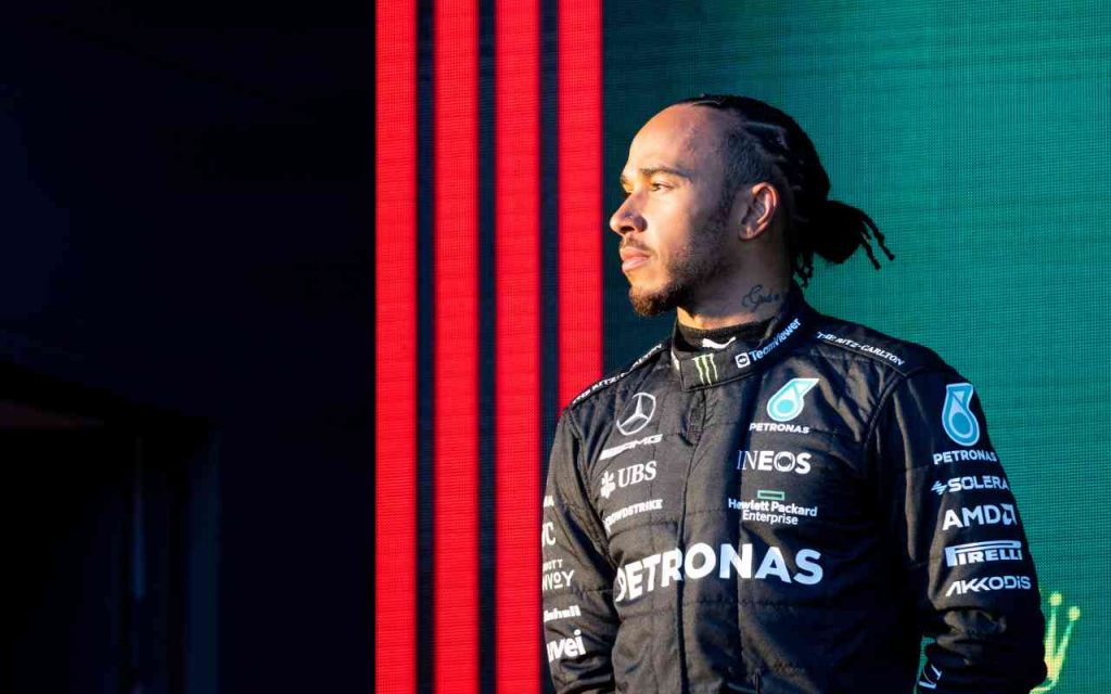 Hamilton in Ferrari, per molti era il segreto di Pulcinella: l’indizio era chiaro nel suo garage