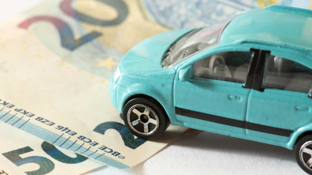 Bollo auto, non lo paghi più: più la macchina invecchia, meglio è