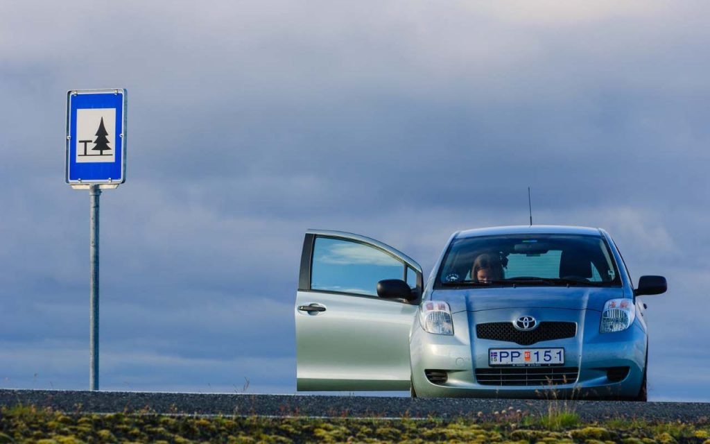 Aree di sosta, non puoi farlo o ti becchi 5 mila euro di sanzione I Fai prima a comprarti un’auto nuova